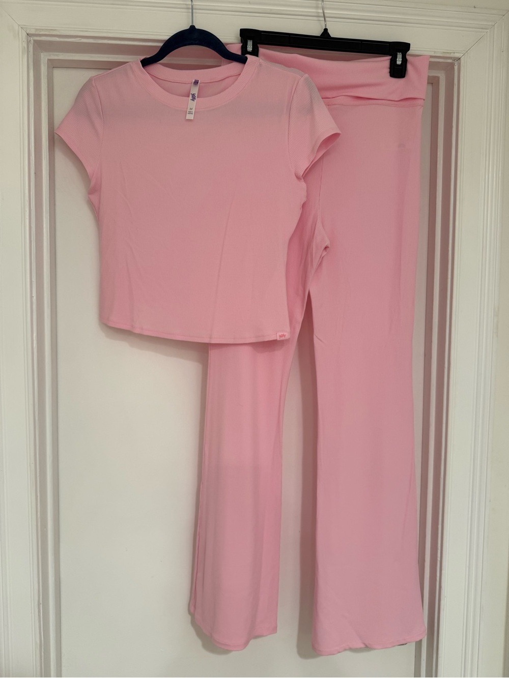 Fabletics / YITTY Pink Short Sleeve Top and Pants Set